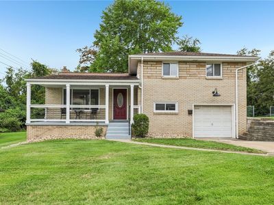 5208 Woodland Dr