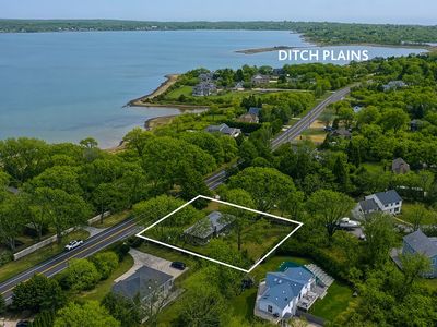 225 W Lake Dr