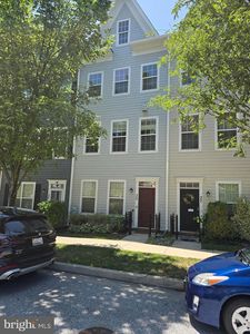 35 Meridian Ln