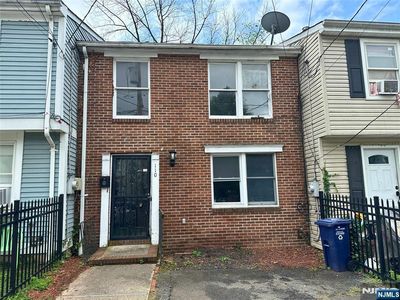 110-112 Pearl St