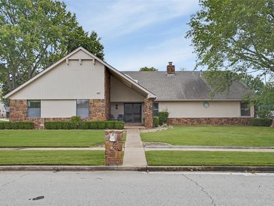 8401 Fairway Pl