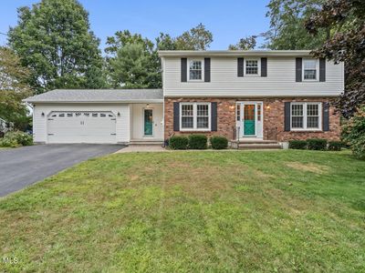 16 Sandstone Drive