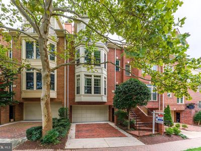 1544 N Colonial Ter