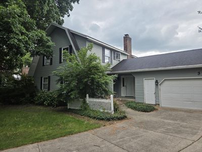 351 Eastmoor Ave SE