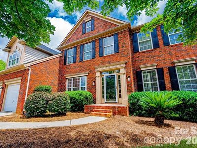 605 Queenswater Ln