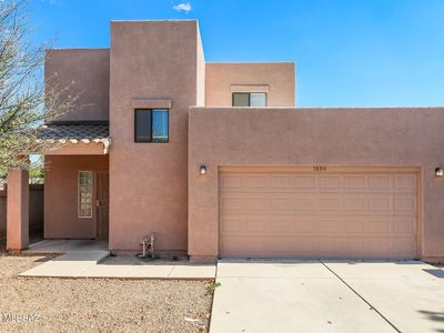 1894 E Calle Grandiosa