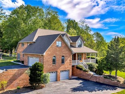 374 Bower Lane