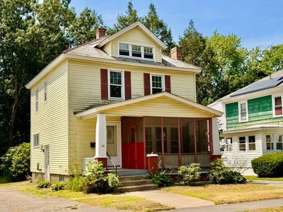 136 Oak Grove Avenue