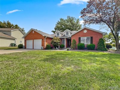 Property at 106 Elmwood St, Waterloo, IL