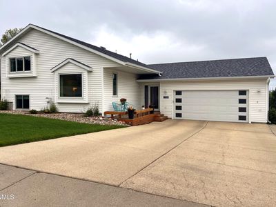 Property at 1726 Volk Dr, Bismarck, ND