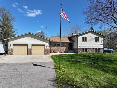 2819 Crestwood Dr NE