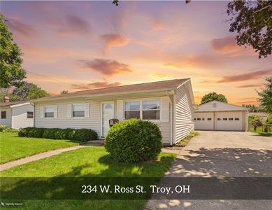 234 W Ross St