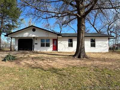 200 E Elmwood Ave