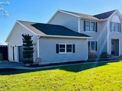 Property at 715 Valleyview Dr, Bellevue, OH