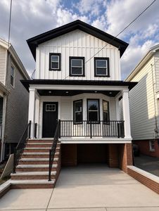 13 E 32nd St
