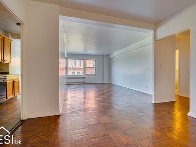 34 Plaza St E APT 208