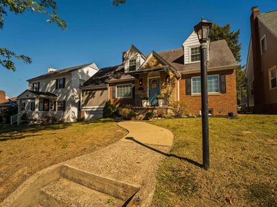 54 Fairfax Dr