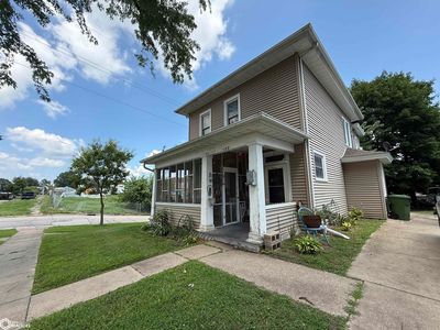 100 S Woodlawn Ave