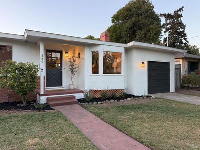 1825 Robin Hood Lane
