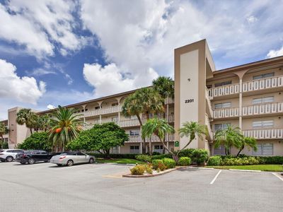 2201 Lucaya Bend #M2