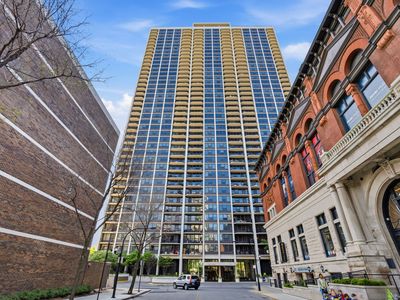 1560 N Sandburg Ter APT 1405