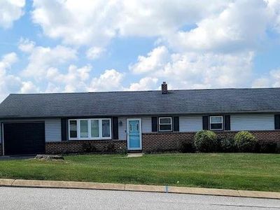 Property at 92 Kendale Rd, Red Lion, PA