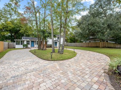 1307 INGLESIDE Avenue