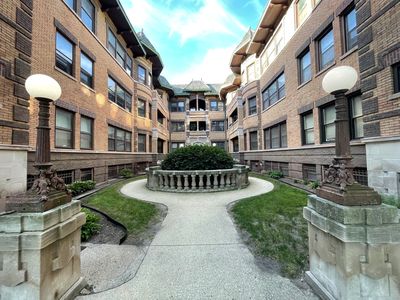 945 E Hyde Park Blvd Unit 3
