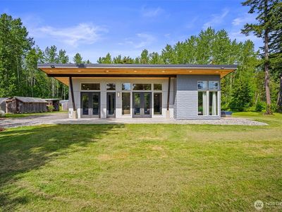 3902 Bay Road