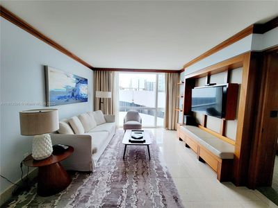 6801 Collins Ave #517