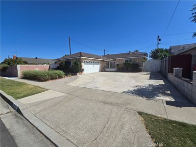 9802 Kern Ave