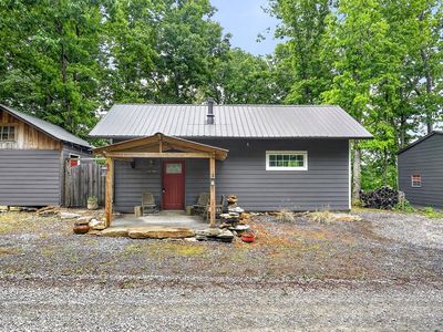 883 Rock Springs Rd