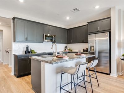 2857 E Amberley Privado