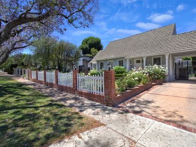 4161 Dixie Canyon Ave