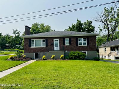 2011 Wayne Ave