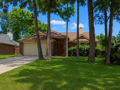 80 Laughing Brook Ct