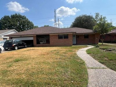 10311 Greenwillow Dr