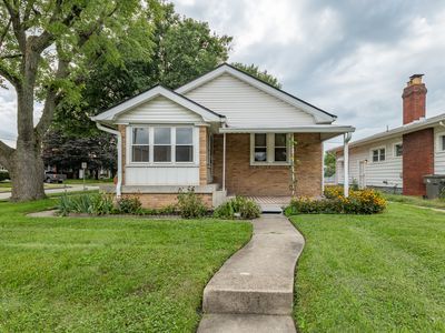 1102 N Riley Ave