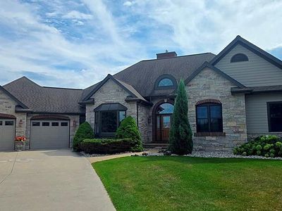 833 Clover COURT