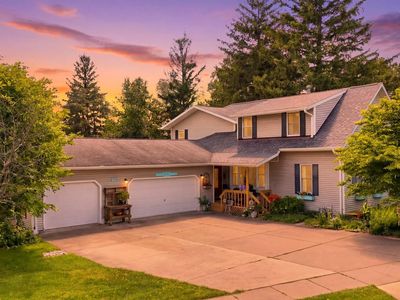 2057 Sunnyside Ave