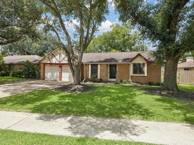Property at 210 Brandywyne Dr, Friendswood, TX