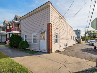 1002 Strong Street