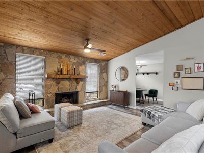 810 Bonnie Glen Dr SE