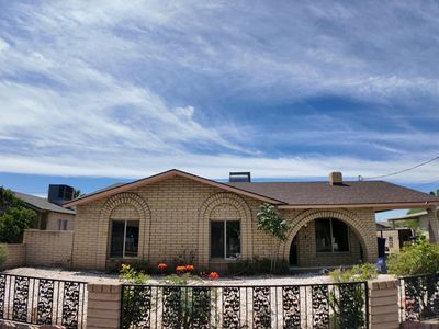 2327 E VICTORY Drive