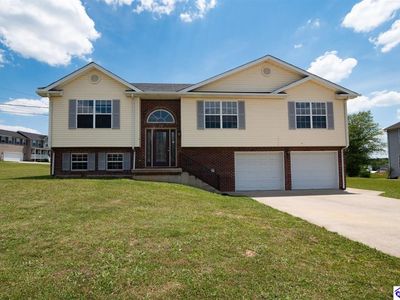250 Meadowlake Dr