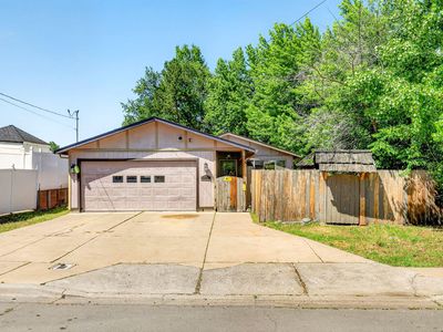 Property at 1425 Lawnridge St, Medford, OR