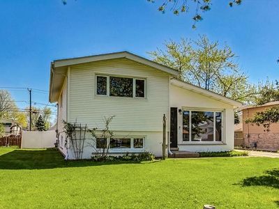 Property at 509 N Willow Rd, Elmhurst, IL