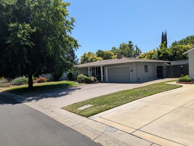 3225 Kentfield Dr