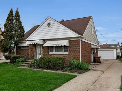 86 Laurentian Dr