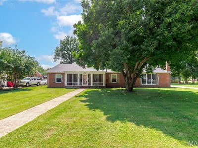 915 Moore Ave